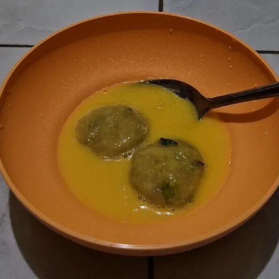 Baluri kentang dengan telur.