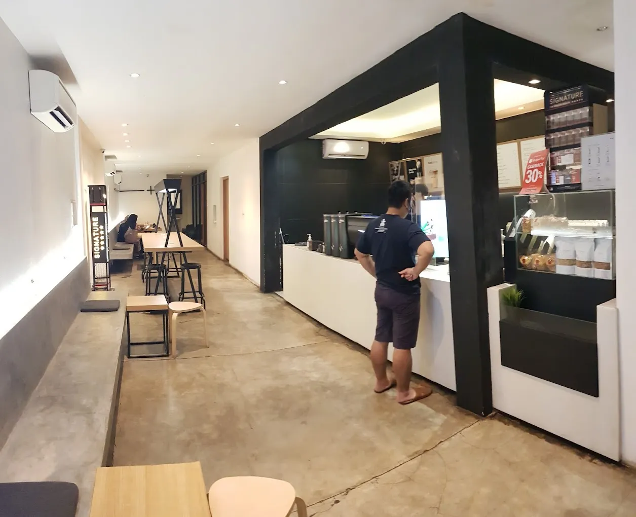 coffee shop kelapa gading Kopi Kurang Lebih