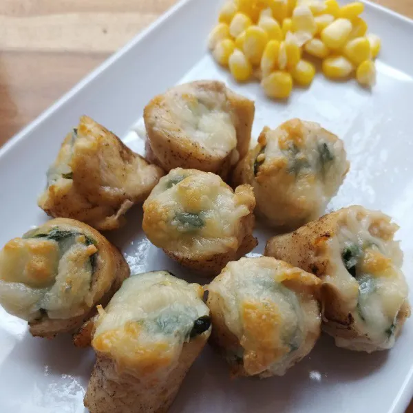 Sajikan dengan jagung manis pipil yang sudah direbus.