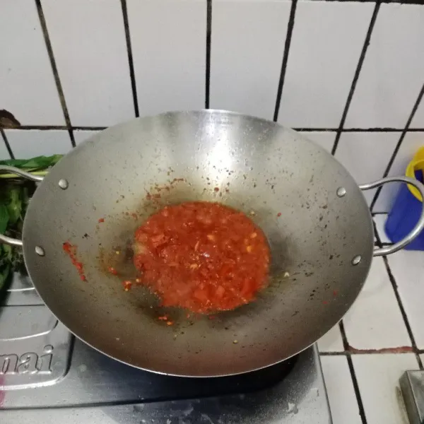 Masukkan air asam jawa, gula, dan garam. Masak sebentar & koreksi rasa. Siap dinikmati.