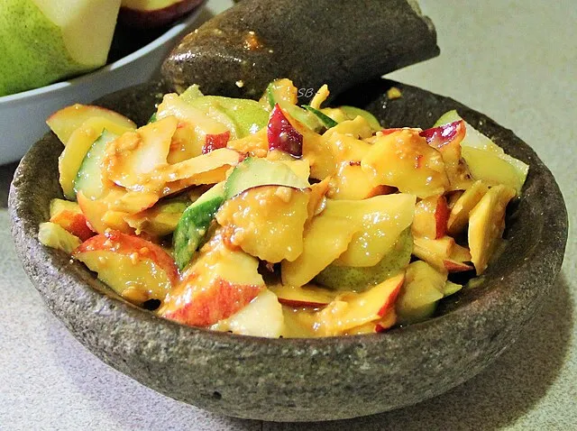 Resep Rujak Buah Segar yang Mudah Dibuat