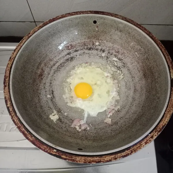 Masukan telur, orak arik telur.