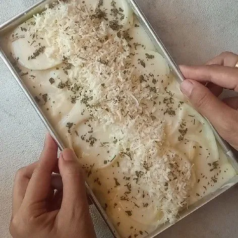 Beri topping keju serta parsley