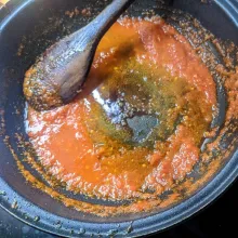 Tumis bumbu halus hingga matang tambahkan garam, gula, penyedap rasa, kecap asin dan kecap manis.