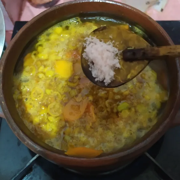 Beri garam.