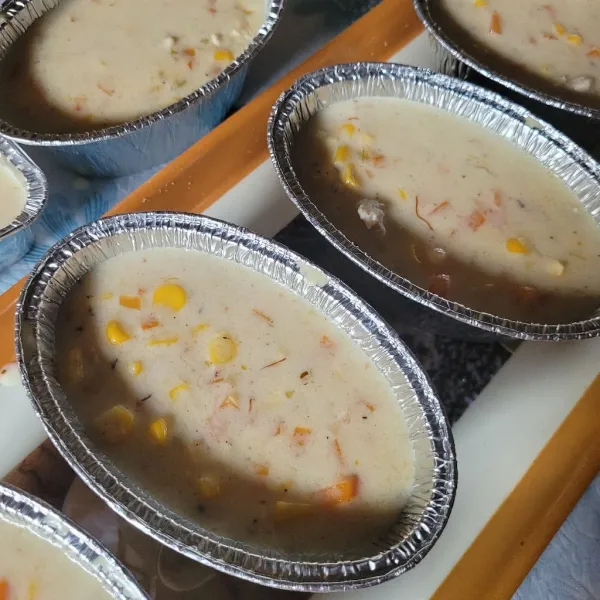 Setelah masak dan mendidih, tuangkan ke dalam alumunium foil cup