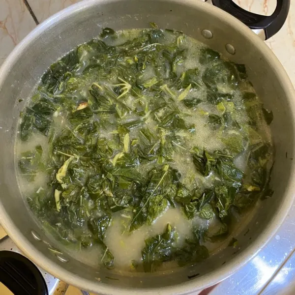 Sayur daun singkong siap disajikan