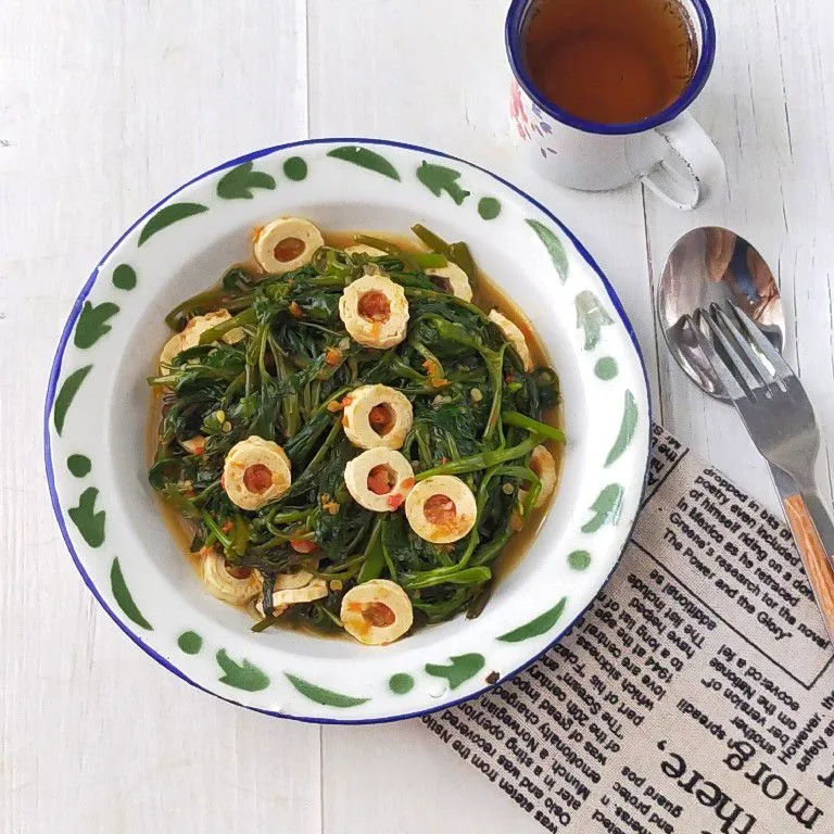 Tumis Kangkung Chikuwa Bumbu Pedas