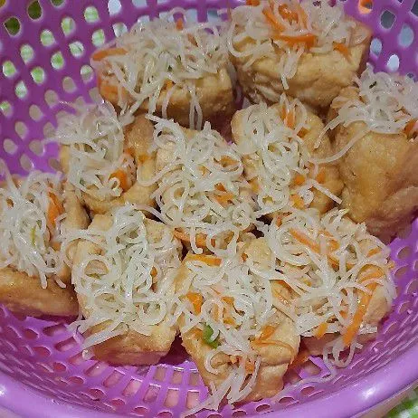 Siapkan tahu kemudian beri isian