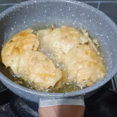 goreng tahu hingga matang di ke 2 sisinya