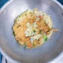 Goreng hingga matang lalu balikkan.
