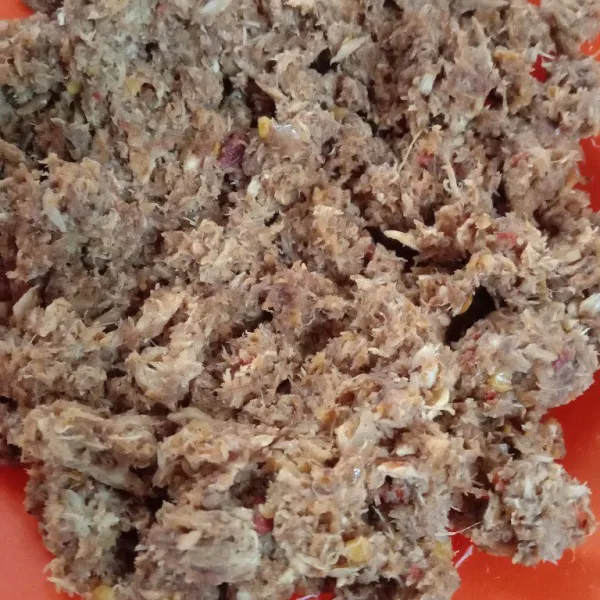 Campurkan hasil sangraian dengan telur, aduk rata. Kambu sudah jadi!