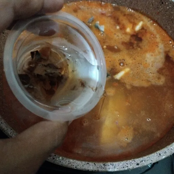 Bumbui dengan bumbu perasa.