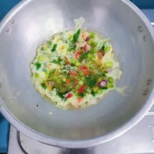 Panaskan minyak lalu goreng.