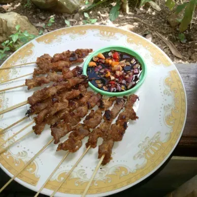 Sate sapi bumbu kacang