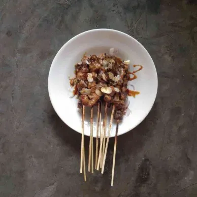 Sate sapi bumbu madura