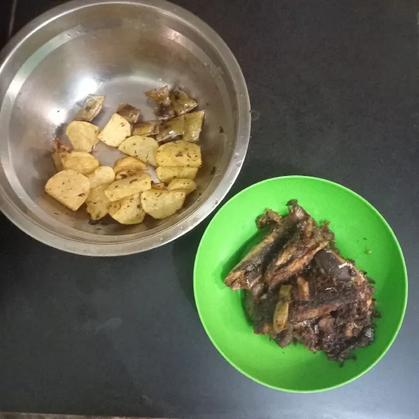 Goreng kentang dan petai.