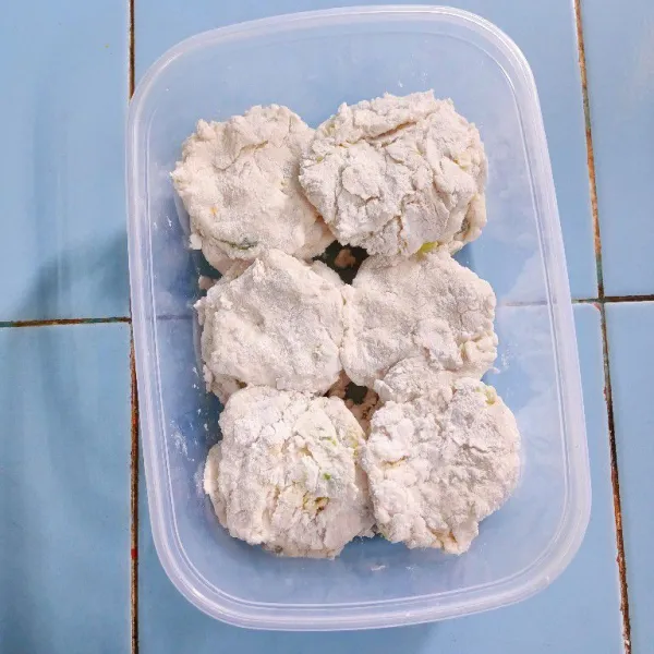 Cireng yang telah dibentuk.