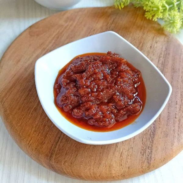 Setelah sambal dingin, bisa di sajikan dengan sayur dan lauk yang di inginkan.