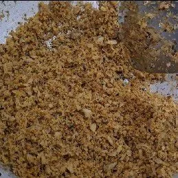 Masak terus sambil diaduk hingga kering agar lebih tahan lama. Setelah itu, tes rasa dan sajikan bersama nasi hangat.