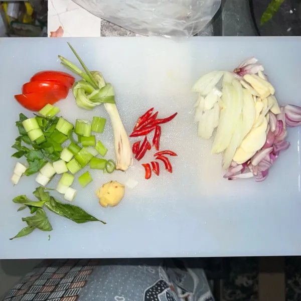 Iris semua bahannya.