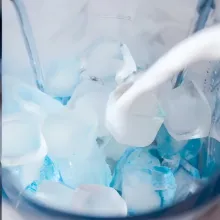 Tambahkan 0,8gr garam dan 250ml santan