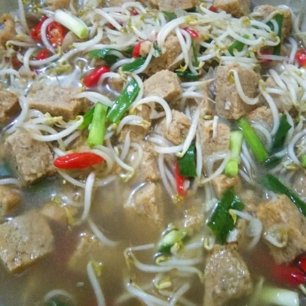 Tambahkan garam dan penyedap, koreksi rasa