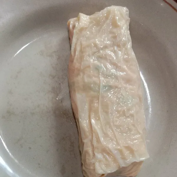 Penampakan hekeng mentah yang siap digulung.