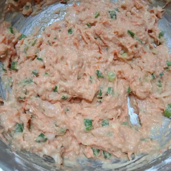 Penampakan adonan yang sudah jadi. Bagi adonan menjadi 4 bagian.