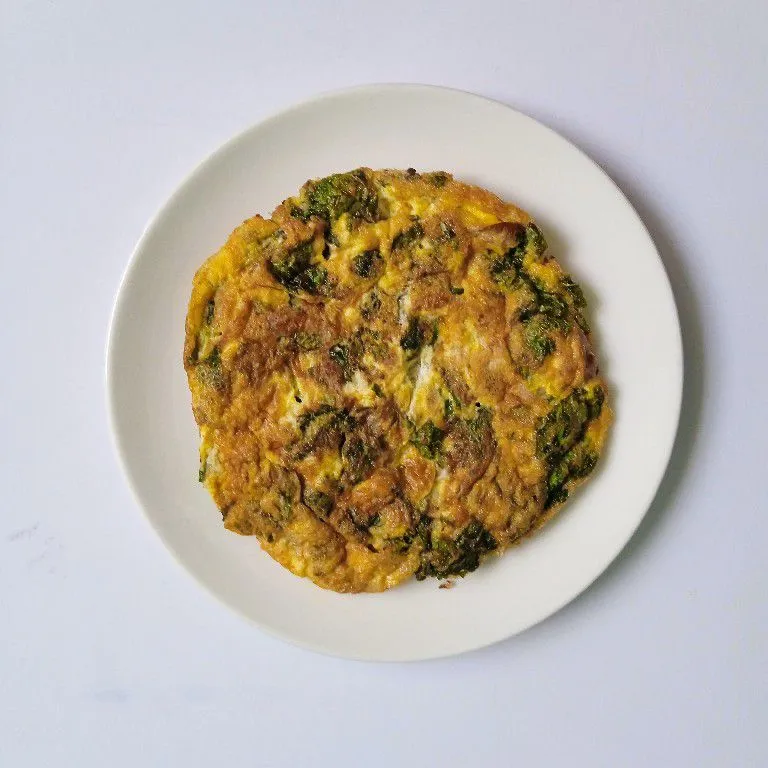 Telur Dadar Bayam Daging Asap