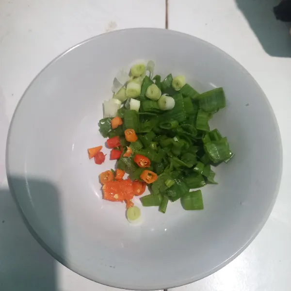 Potong cabe dan daun bawang