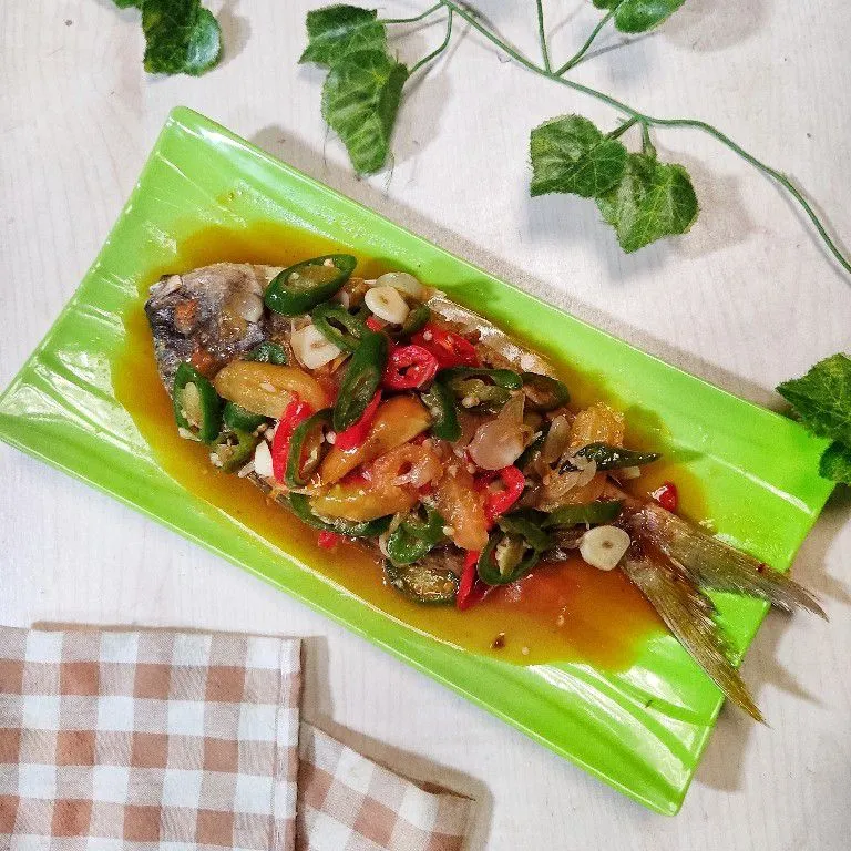 Ikan Ekor Kuning Krispi Saus Tiram