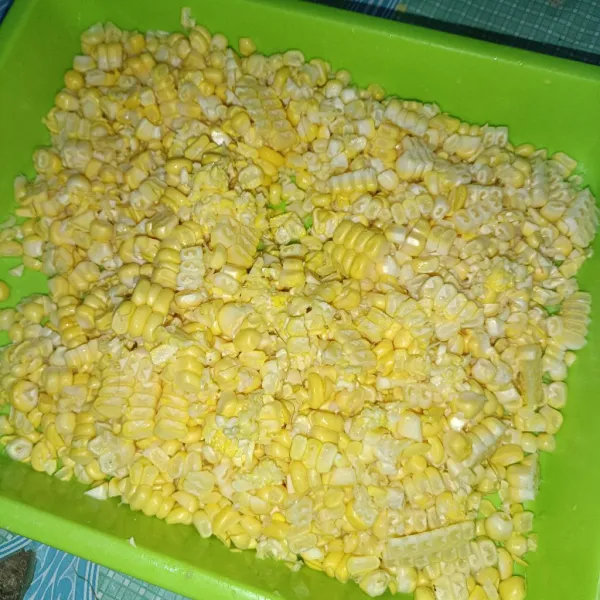 Lalu sisit dan haluskan (coper, blender atau diulek
