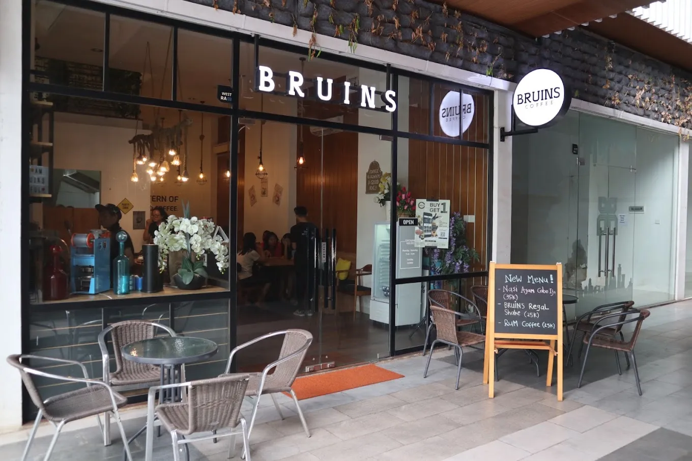 Bruins Coffee and Kitchen coffee shop alam sutera