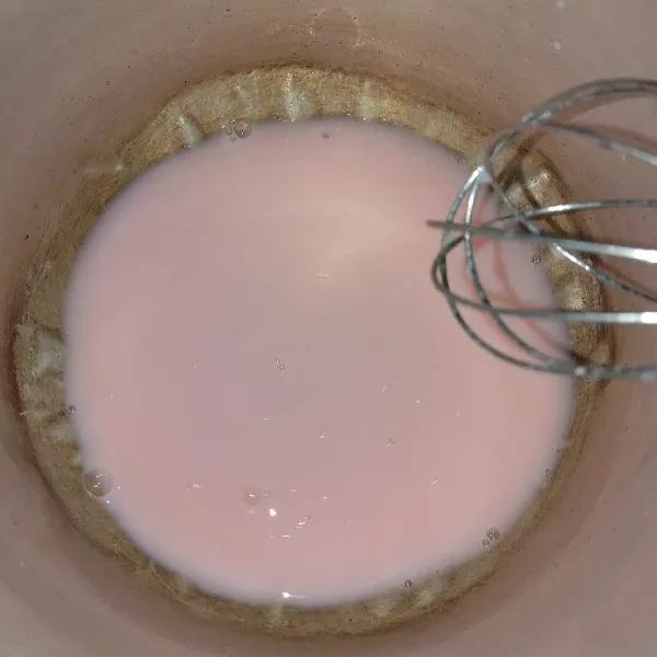 Aduk-aduk dahulu sampai semua bahan tercampur rata.