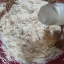 Terakhir masukkan vanilla cair, aduk hingga benar-benar tercampur rata.