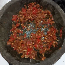 Lalu ulek halus atau sesuai selera.