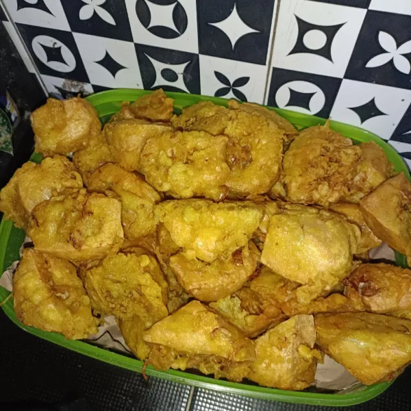 Lalu goreng tahu, hingga matang keemasan.