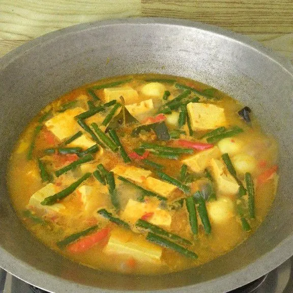 Tunggu sayur mendidih kembali. Angkat dan sajikan.