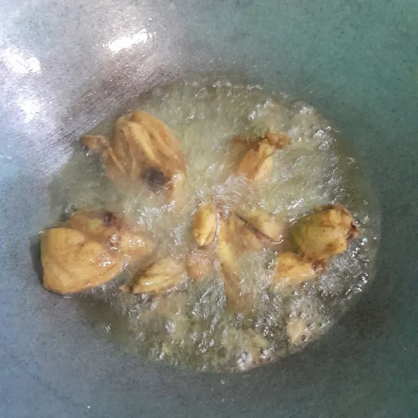 Goreng ayam sampai kering