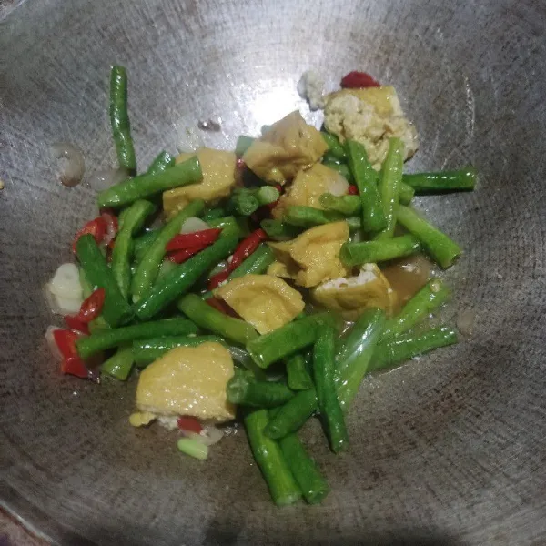 Masak hingga matang dan bumbu meresap.