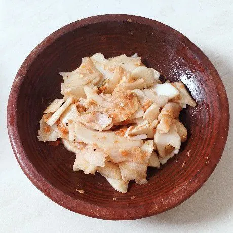 Aduk kembali sampai bumbu sambal merata.