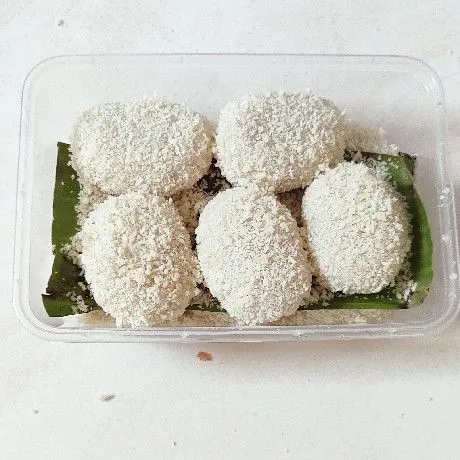 Tata dan simpan ke dalam freezer.