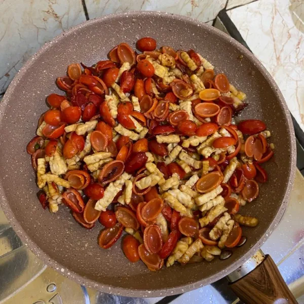 Tumis kulit mlinjo siap disajikan