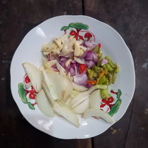 Potong cabe dan bawang bawangan