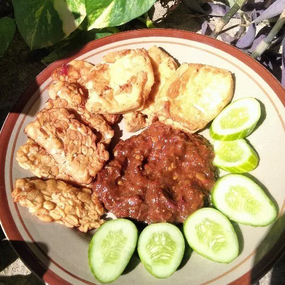 Tahu Tempe Penyet, Sambal Kecap.