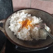 Masukan nasi dan semua bumbu haduk 3menit