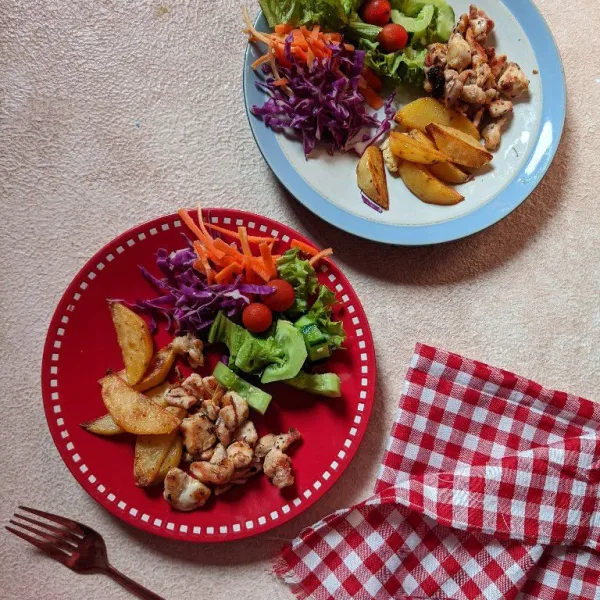 Bumbui dengan saus mayonaise wijen. Sarapan sehat sudah siap santap.