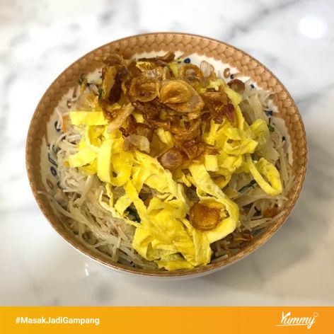 Bahan-bahan bihun goreng satset dalam wadah plastik