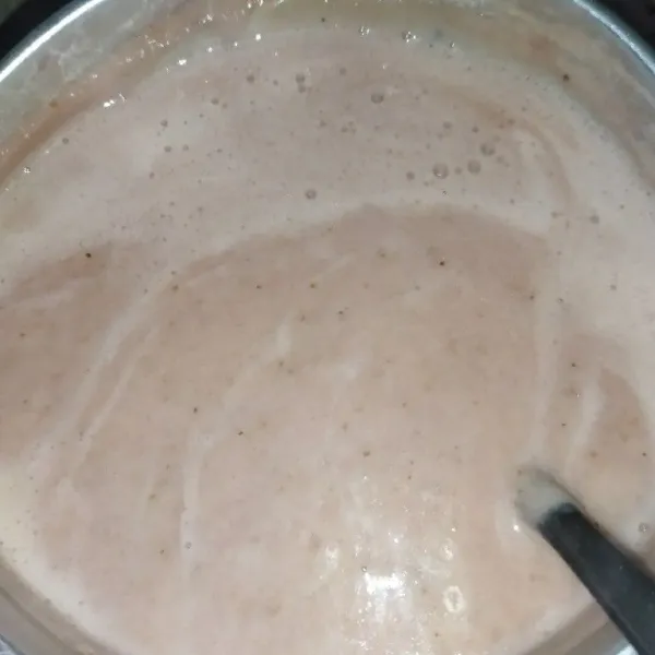Masak dengan api kecil, sambil diaduk-aduk hingga mendidih, angkat.